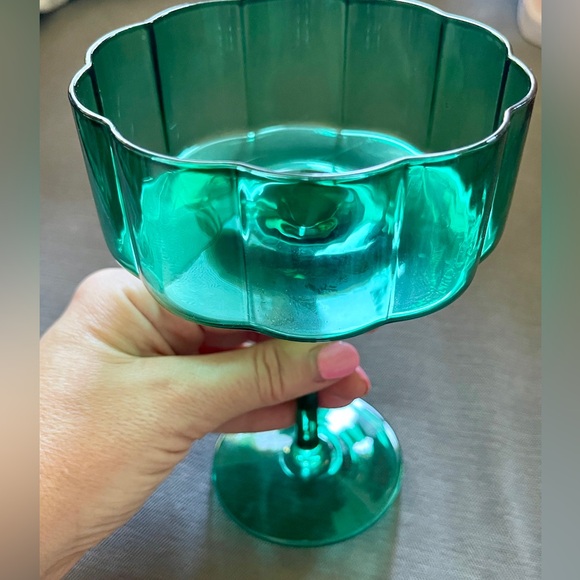 Green Glass Flower Shaped Coupe Champagne Martini Daquiri Glasses Set of 4 NEW - Picture 5 of 9